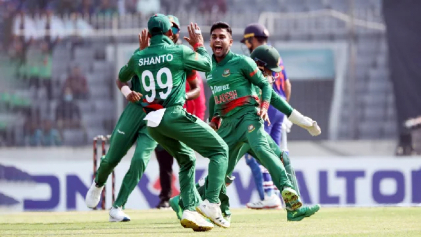 শুরুতেই ভারতের ব্যাটিং লাইনআপে মিরাজের ধাক্কা