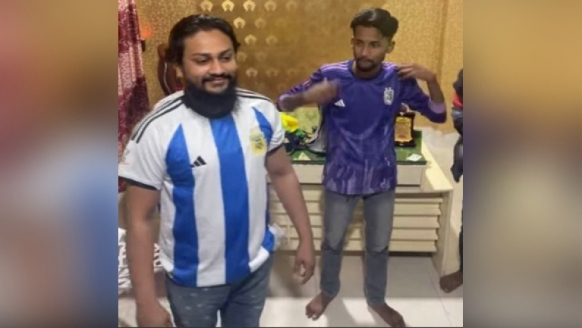 আর্জেন্টিনার আকাশী জার্সি পরিহিত সামিউল