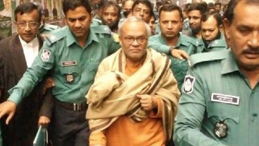আদালত প্রাঙ্গণে রুহুল কবির রিজভী