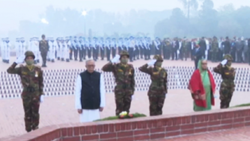 জাতীয় স্মৃতিসৌধে রাষ্ট্রপতি ও প্রধানমন্ত্রীর শ্রদ্ধা