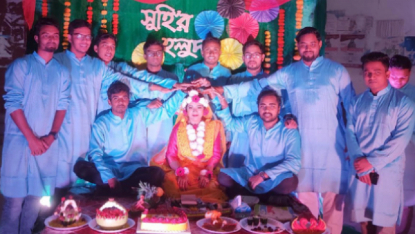 ক্যাম্পাসেই গায়ে হলুদ বেরোবী ছাত্রীর