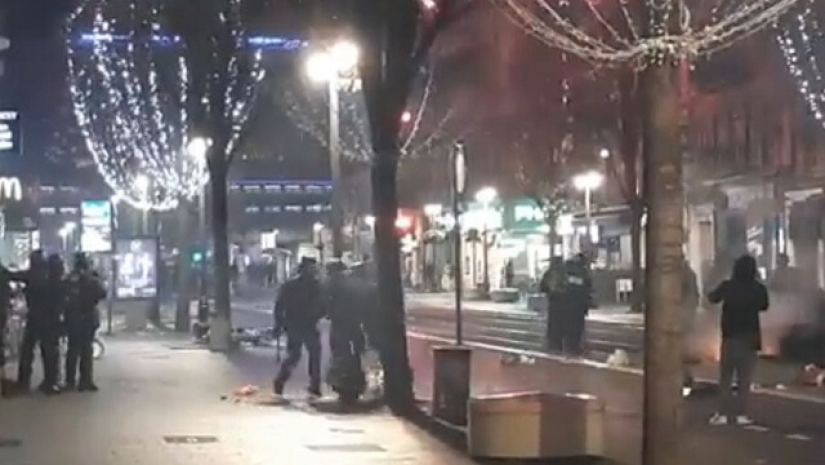 বিশ্বকাপে হারের পর ফ্রান্সের বিভিন্ন শহরে বিক্ষোভ হয়েছে