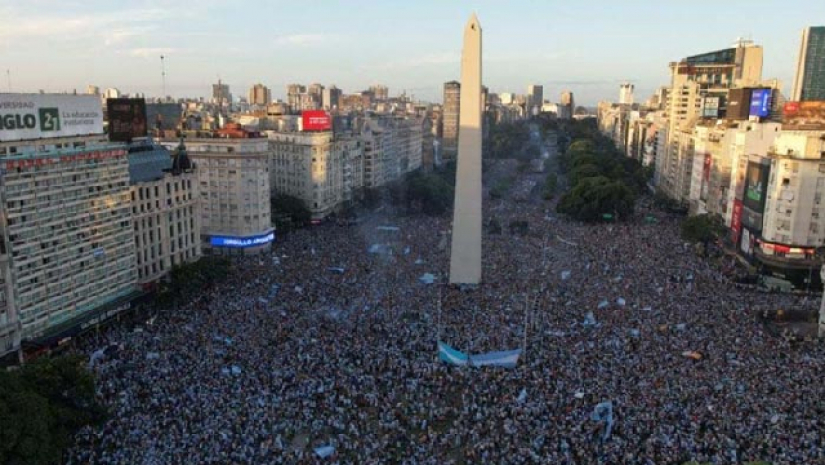 উৎসবে উত্তাল আর্জেন্টিনার রাজধানী