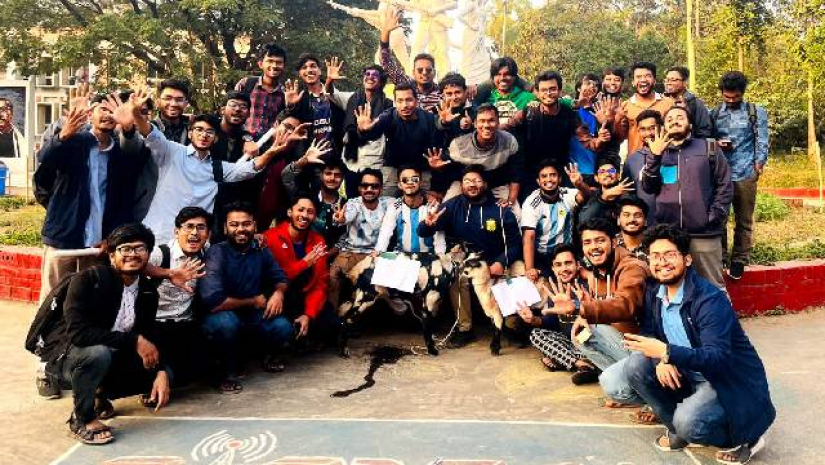 খাসি কিনে বন্ধুদের খাওয়াচ্ছেন চুয়েট শিক্ষার্থী