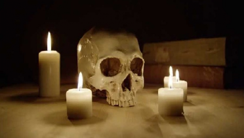 তান্ত্রিক ডেকে স্কুলে ছাত্রীদের চিকিৎসা