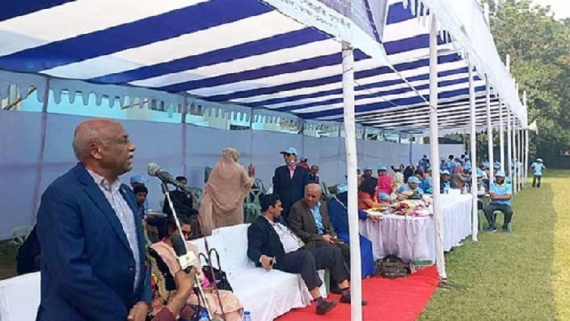 রাজধানীর সুলতানা কামাল মহিলা ক্রীড়া কমপ্লেক্সে বক্তব্য রাখেন সমাজকল্যাণ প্রতিমন্ত্রী মো. আশরাফ আলী খান খসরু
