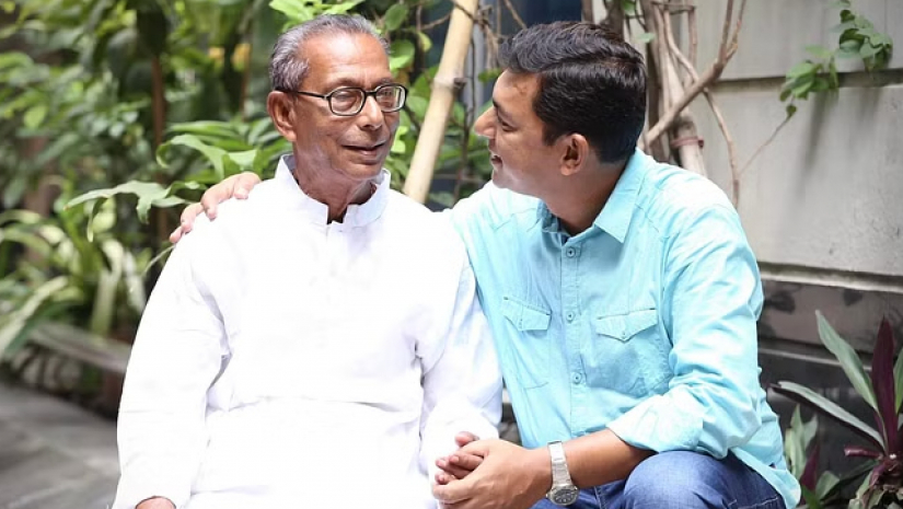 বাবার সাথে চঞ্চল চৌধুরী