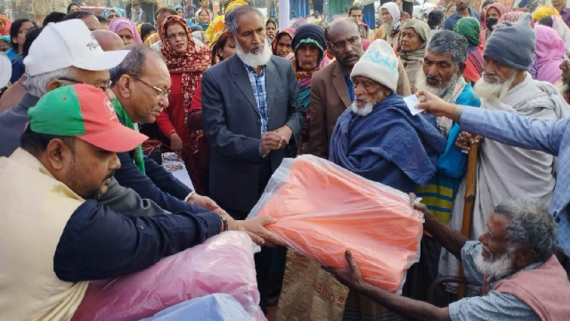 রাবিতে অসহায় শীতার্তদের মাঝে কম্বল বিতরণ