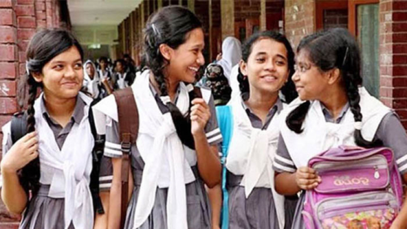 স্কুলছাত্রী