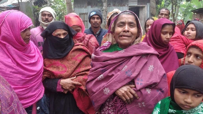 মা-বাবার সামনেই তলিয়ে গেল জাহান 