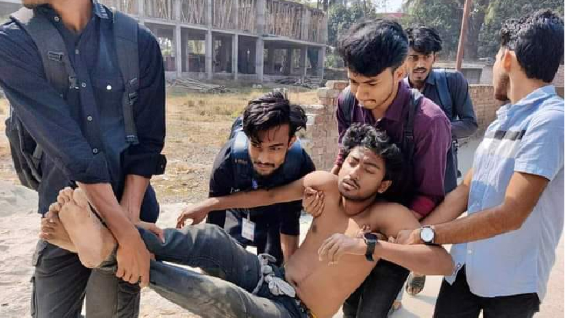 আহত তিহাসকে হাসপাতালে নিয়ে যাওয়া হচ্ছে