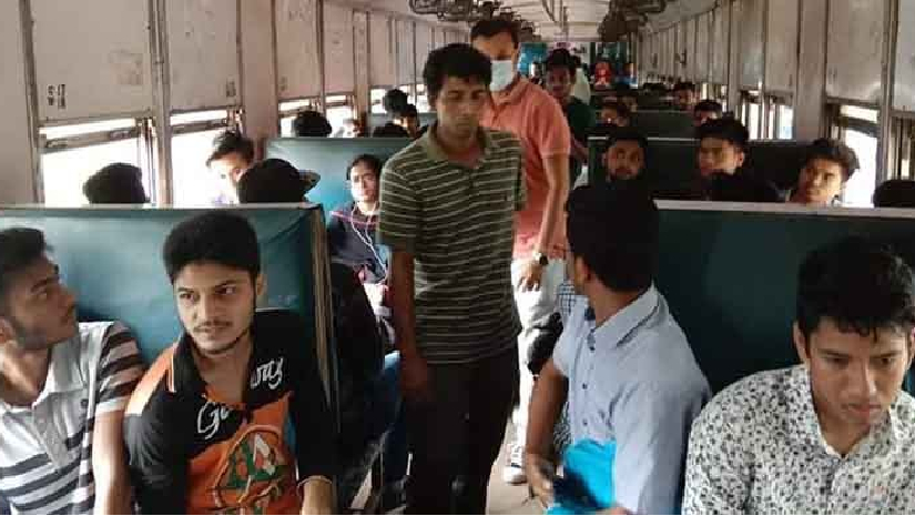 শাটল ট্রেনের একটি বগি