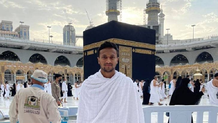 ওমরা পালন করতে মক্কায় সাকিব