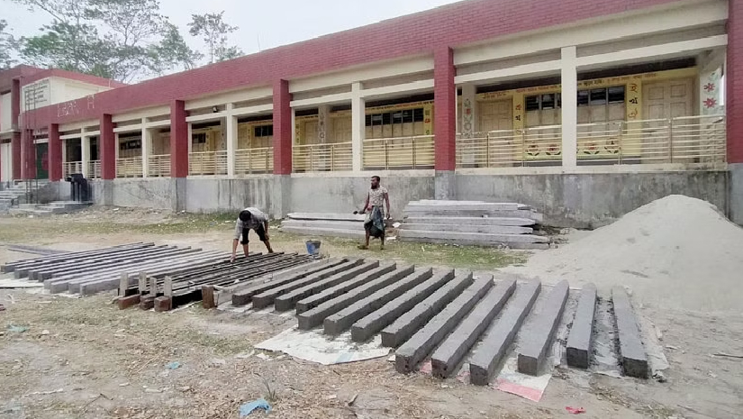 প্রধান শিক্ষকের ভাইয়ের নির্মাণ সামগ্রীর ব্যবসা চলে স্কুলমাঠেই