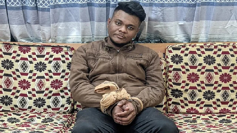 হাত বাঁধা অবস্থায় ছাত্রলীগ নেতা সানজিদ চৌধুরী