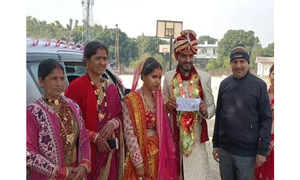 বরের পোশাকেই পরীক্ষাকেন্দ্রে যুবক, বাইরে অপেক্ষায় নতুন বউ