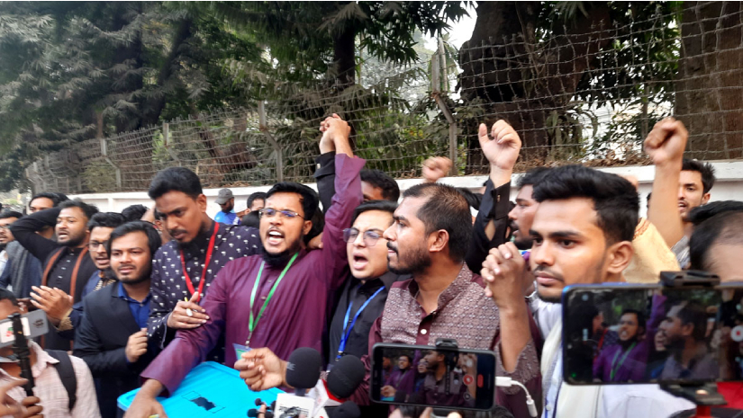 ডাকসুর সাবেক ভিপি নুরুল হক নুরের সাথে ছাত্র অধিকার পরিষদের নবনির্বাচিত সভাপতি-সম্পাদক
