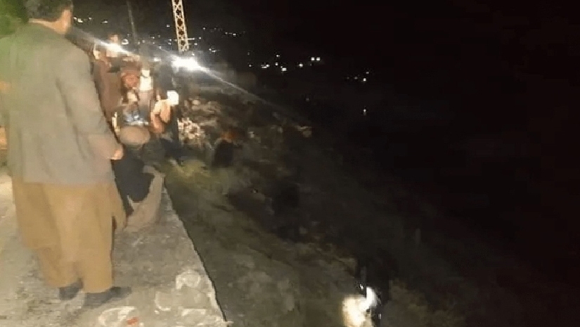 বাস-কারের মুখোমুখি সংঘর্ষে ৩০ জন নিহত