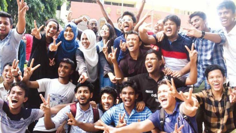 পাসের হার ও জিপিএ-৫ দুটোই কমেছে যশোর বোর্ডে