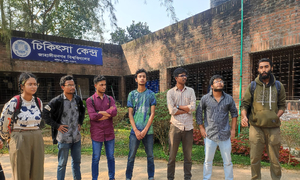 ‘রক্তভেজা মদ খেয়ে উল্লাস করে ইতররা’ 