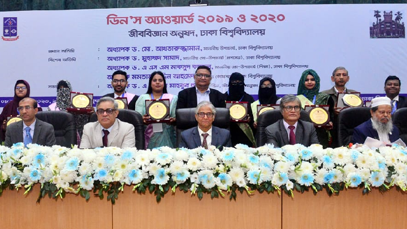 ঢাবির জীববিজ্ঞান অনুষদের ডিনস্ অ্যাওয়ার্ড প্রদান অনুষ্ঠান