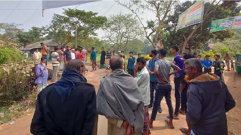 বিক্ষুব্ধ এলাকাবাসী