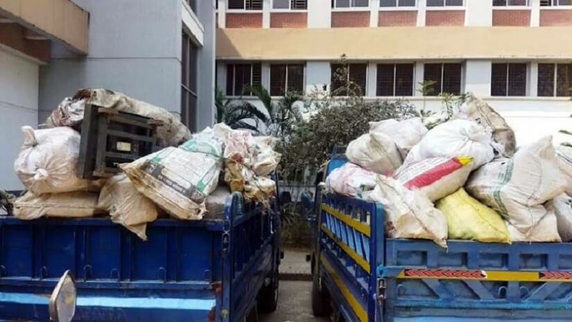 সরাচ্ছিলেন সরকারি বই, আটক হলেন দুই শিক্ষকসহ ৫ জন