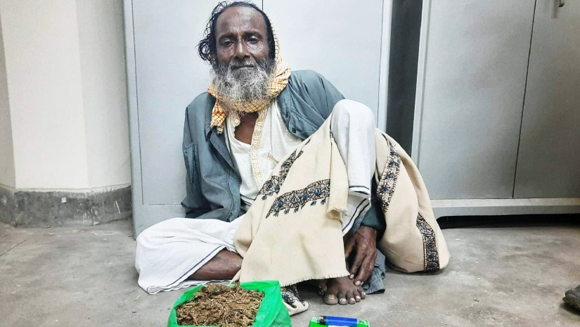 জাবিতে আটক গাঁজা গুরু  মনসুর খান