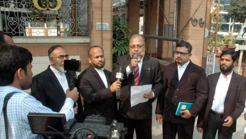 জামায়াতে ইসলামীর ছয় সদস্যের একটি প্রতিনিধি দল ডিএমপি কমিশনারের কার্যালয়ে গিয়ে কর্মসূচির অনুমতি চেয়ে আবেদন জমা দেয়