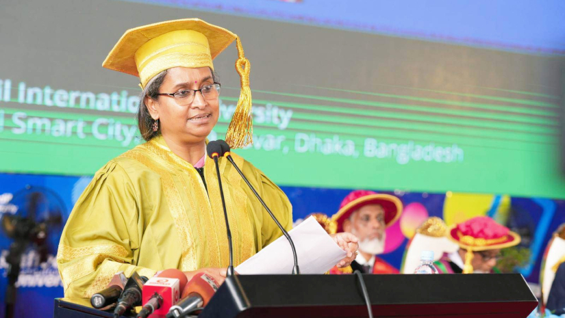 সমাবর্তনে বক্তব্য রাখছেন শিক্ষামন্ত্রী ডা. দীপু মনি