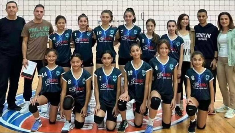 ফামাগুস্তা তার্কিশ মারিফ স্কুল ভলিবল বালিকা দলের সদস্যরা