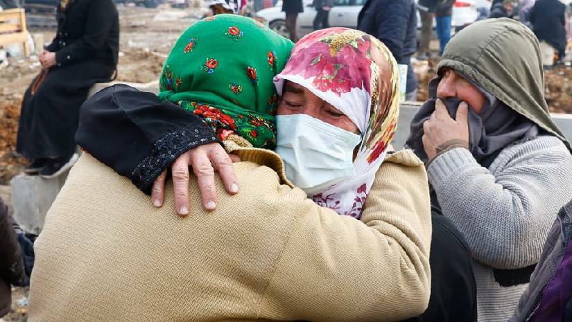 সোমবারের ভূমিকম্পে নিহতদের স্বজনদের আহাজারি