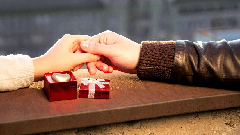 ভালোবাসার মানুষকে জানান সঙ্গে থাকার প্রতিশ্রুতি