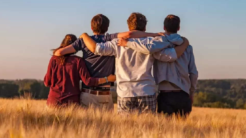 প্রিয় মানুষের নিবিড় আলিঙ্গনে বাড়ে শারীরিক ও মানসিক সুস্থতা