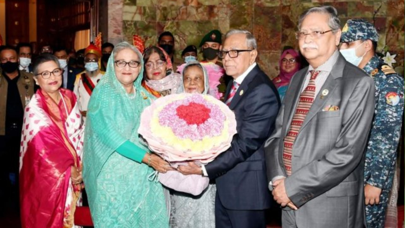 রাষ্ট্রপতির সঙ্গে নতুন রাষ্ট্রপতি ও প্রধানমন্ত্রীর সাক্ষাৎ