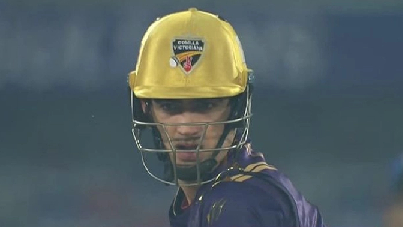 কুমিল্লার হেলমেট পরে নেমে জরিমানা গুনলেন নাসিম