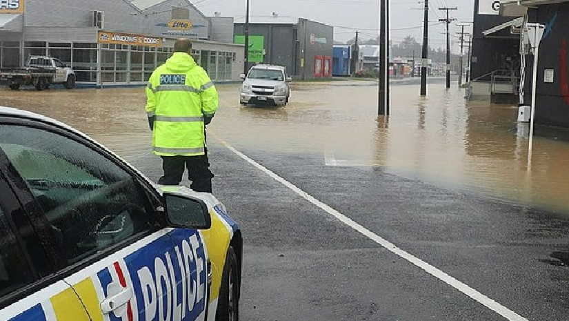 নিউজিল্যান্ডে ঘূর্ণিঝড়ের সাত দিন পরও নিখোঁজ ৬০০০