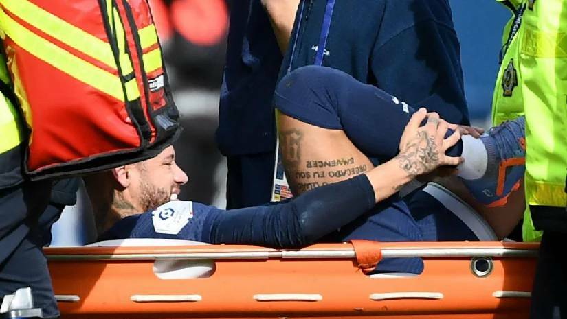 ক্যারিয়ারের শুরু থেকেই একের পর এক ভয়ানক চোট পেয়েছেন নেইমার