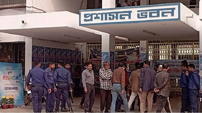 ইবির ভিসির কার্যালয়ে তল্লাশি চালানো হয়েছে
