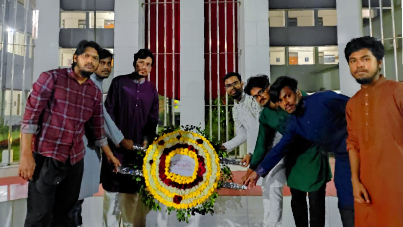 ভাষা শহীদদের প্রতি শ্রদ্ধাঞ্জলি নিবেদন করছেন বুটেক্স সাংবাদিক সমিতির 