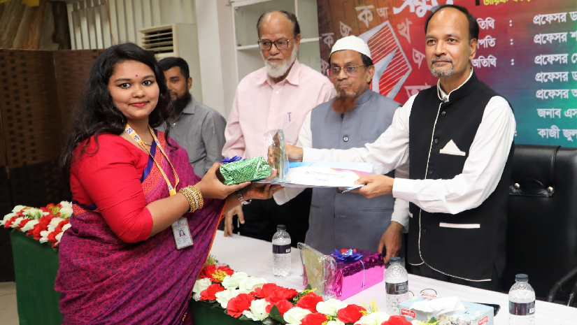 এসইউতে মাতৃভাষা দিবস উপলক্ষে রচনা প্রতিযোগিতার পুরষ্কার বিতরণ