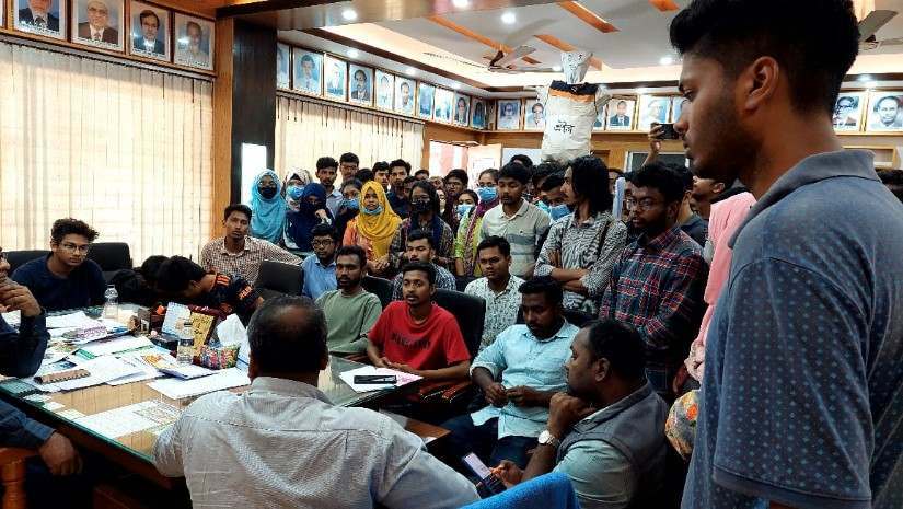 শিক্ষকদের সাথে বাকৃবি শিক্ষার্থীদের আলোচনা সভা