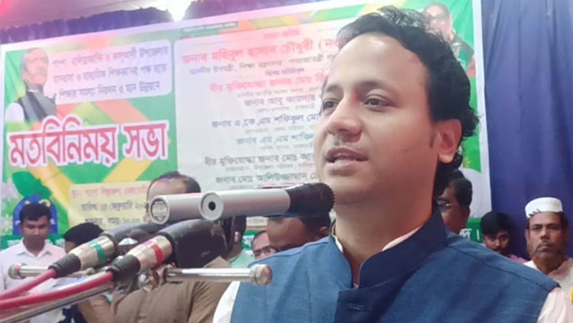 মতবিনিময় সভায় বক্তব্য রাখছেন শিক্ষা উপমন্ত্রী