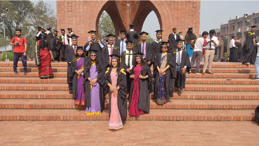 সমাবর্তনে উচ্ছ্বাসিত শিক্ষার্থীরা