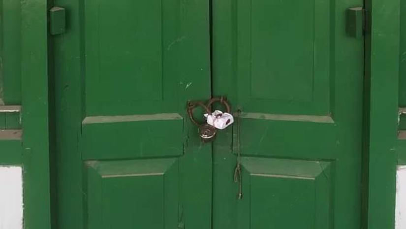 হল প্রশাসন কক্ষটি আবারও সিলগালা করে দেয়
