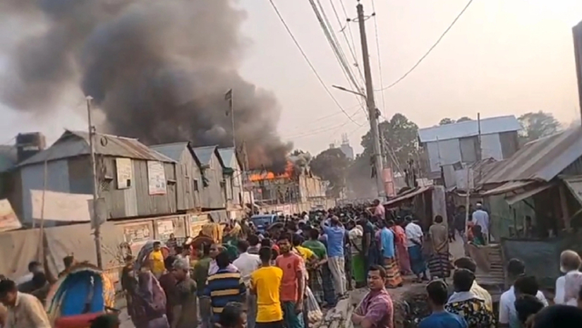 কড়াইল বস্তিতে আগুন