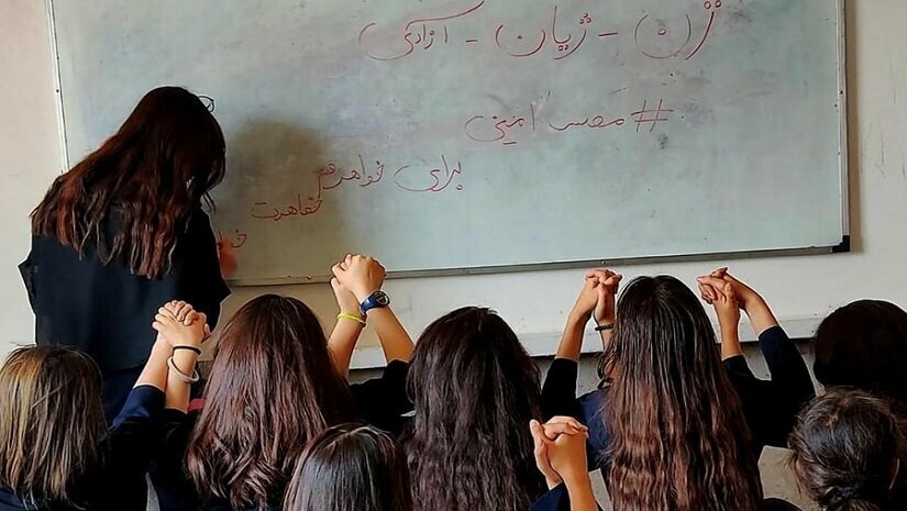 ইরানে ছাত্রীদের শরীরে বিষ প্রয়োগের অভিযোগ উঠেছে