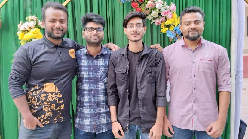 ‘ধুয়ে দেই’ এর উদ্যোক্তা চার বন্ধু