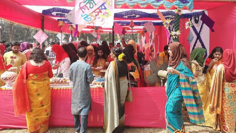 ইবিতে লোক প্রশাসন বিভাগের পিঠা উৎসব