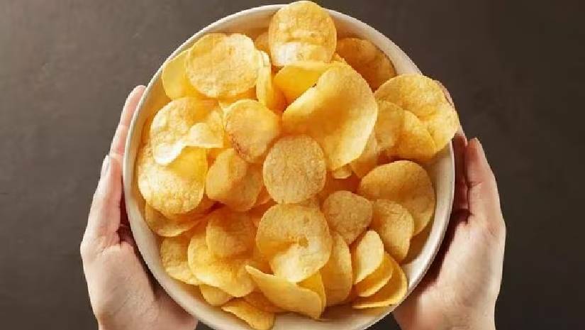 চিপস খাওয়ায় প্রেমিককে গাড়িচাপা দেওয়ার চেষ্টা